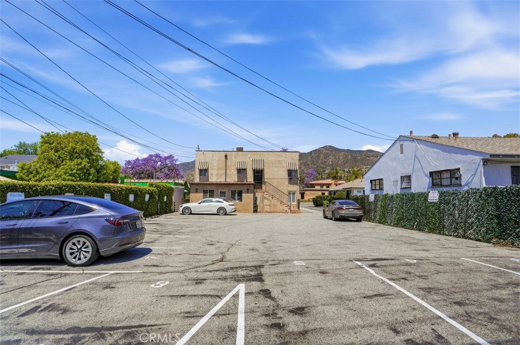 530 W Glenoaks Boulevard Property Photo 11