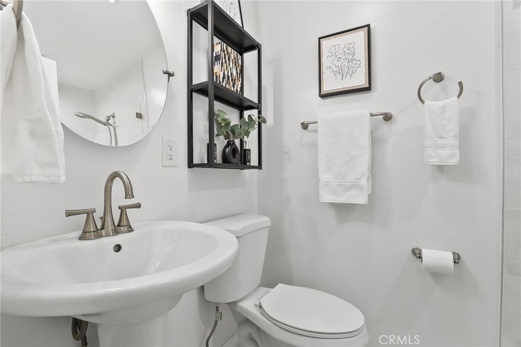10000 Amestoy Avenue Property Photo 16