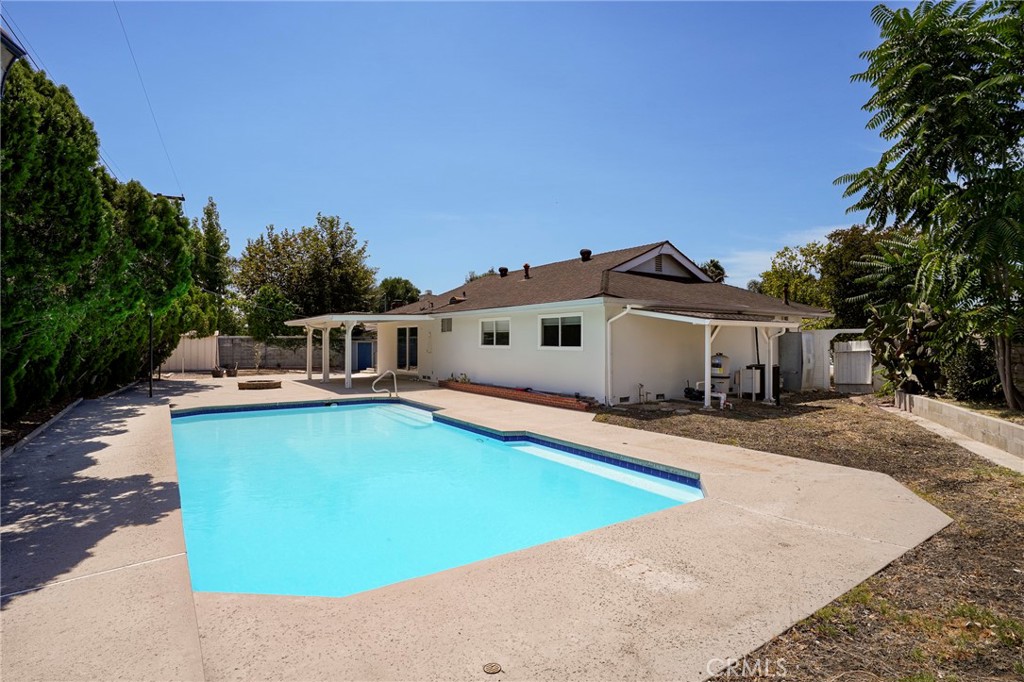 10000 Amestoy Avenue Property Photo 25