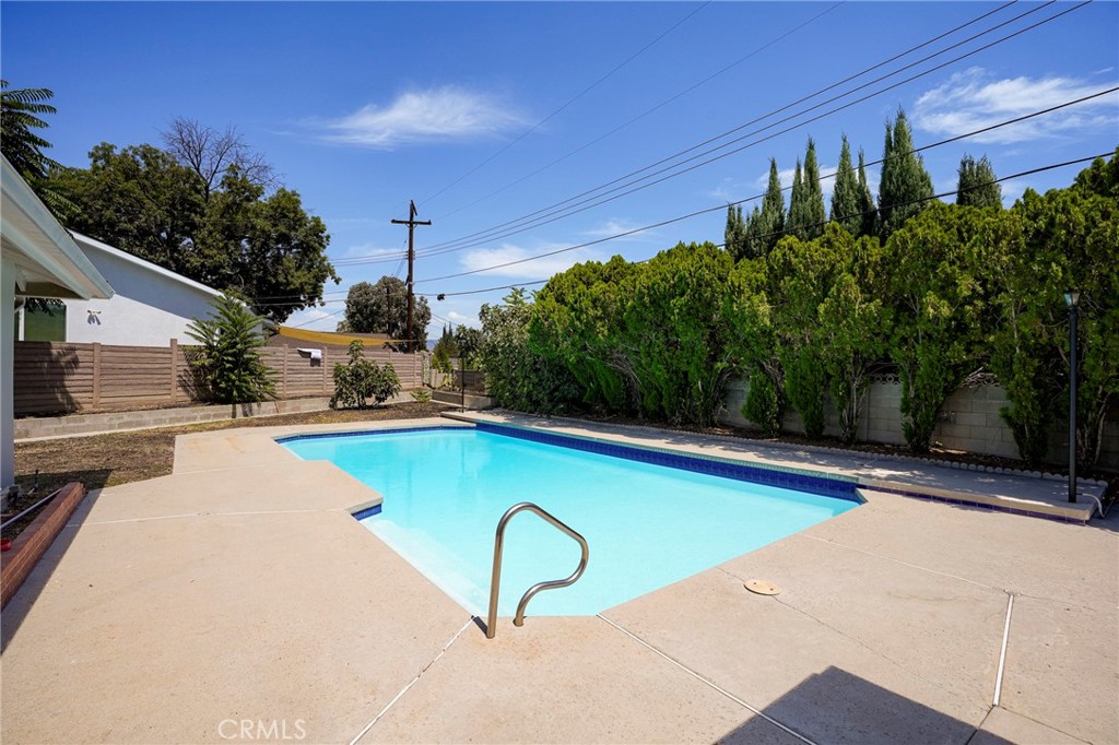 10000 Amestoy Avenue Property Photo 27
