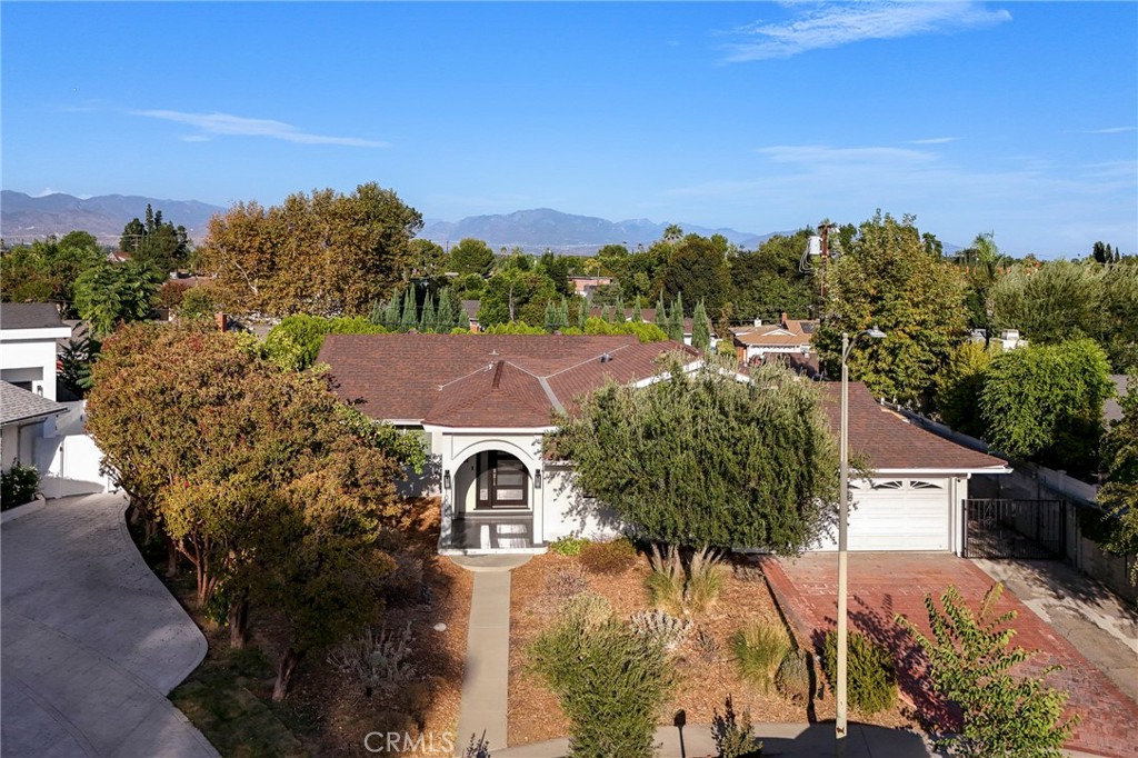 10000 Amestoy Avenue Property Photo 39