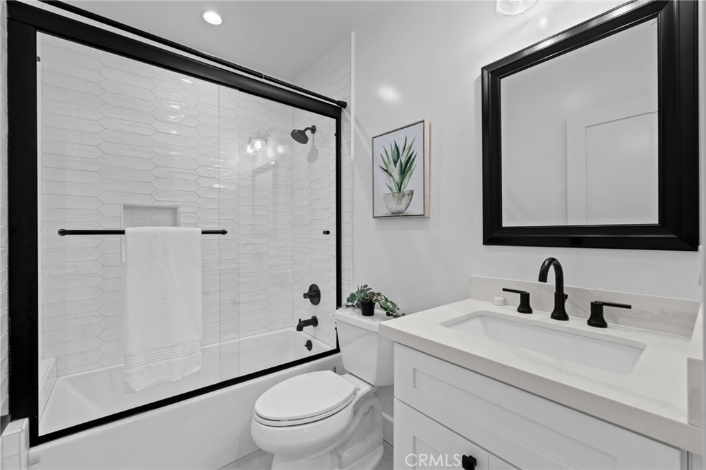827 N Lamer Property Photo 31