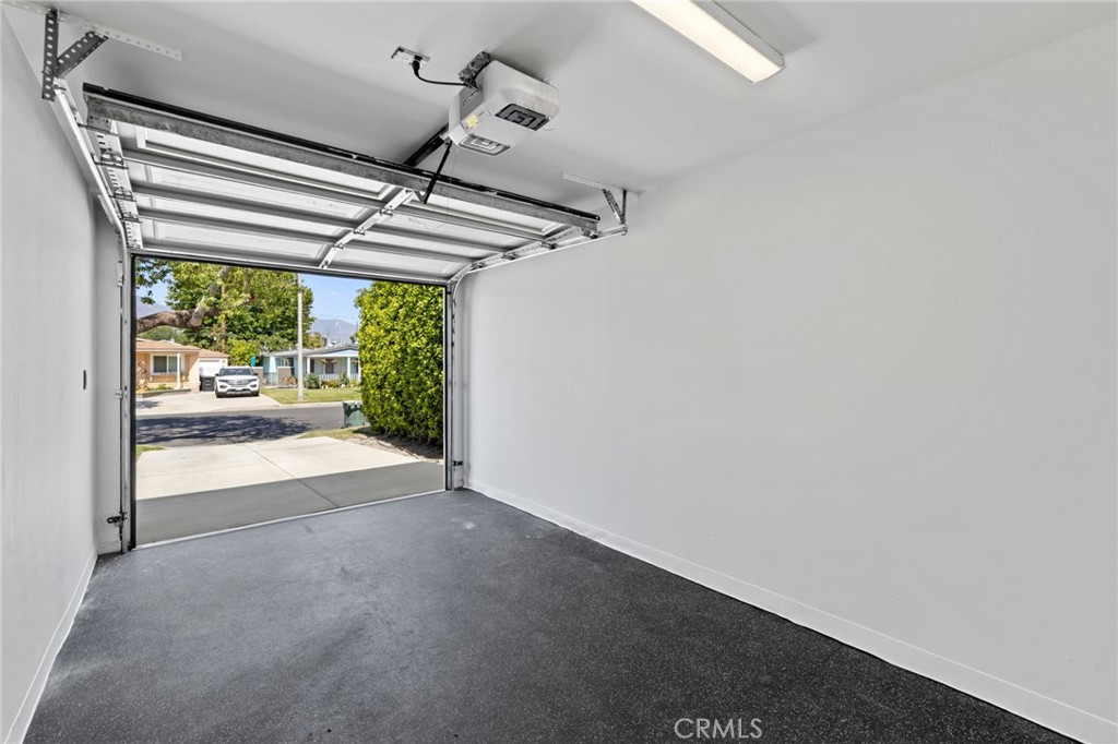 827 N Lamer Property Photo 32