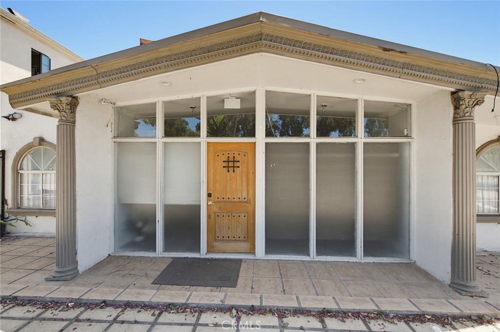 11128 Whittier Boulevard Property Photo 2