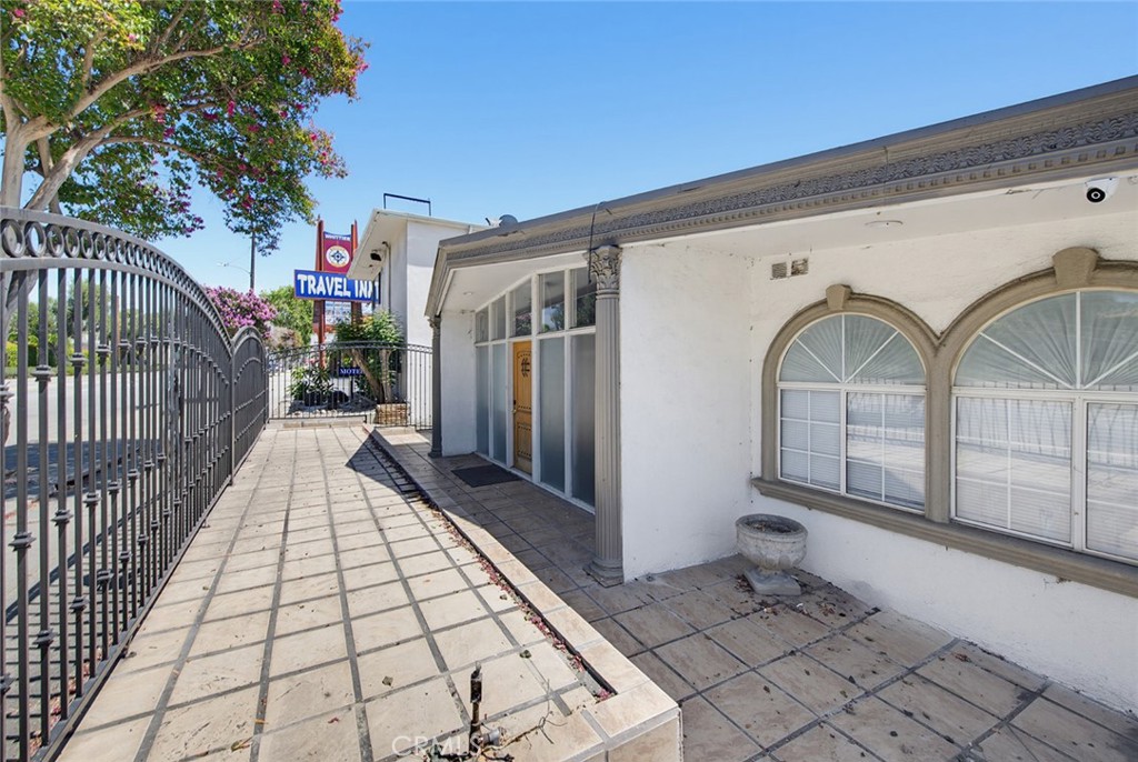 11128 Whittier Boulevard Property Photo 3