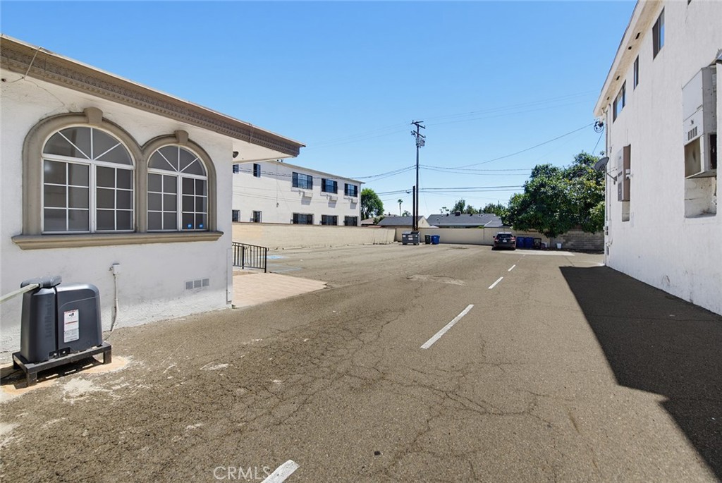11128 Whittier Boulevard Property Photo 4