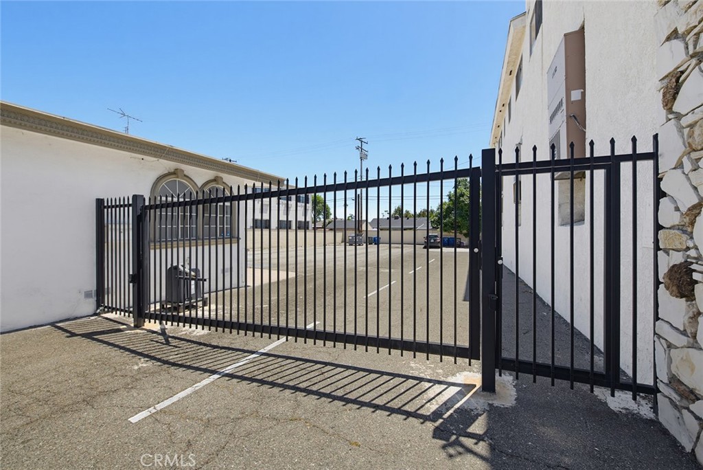 11128 Whittier Boulevard Property Photo 5