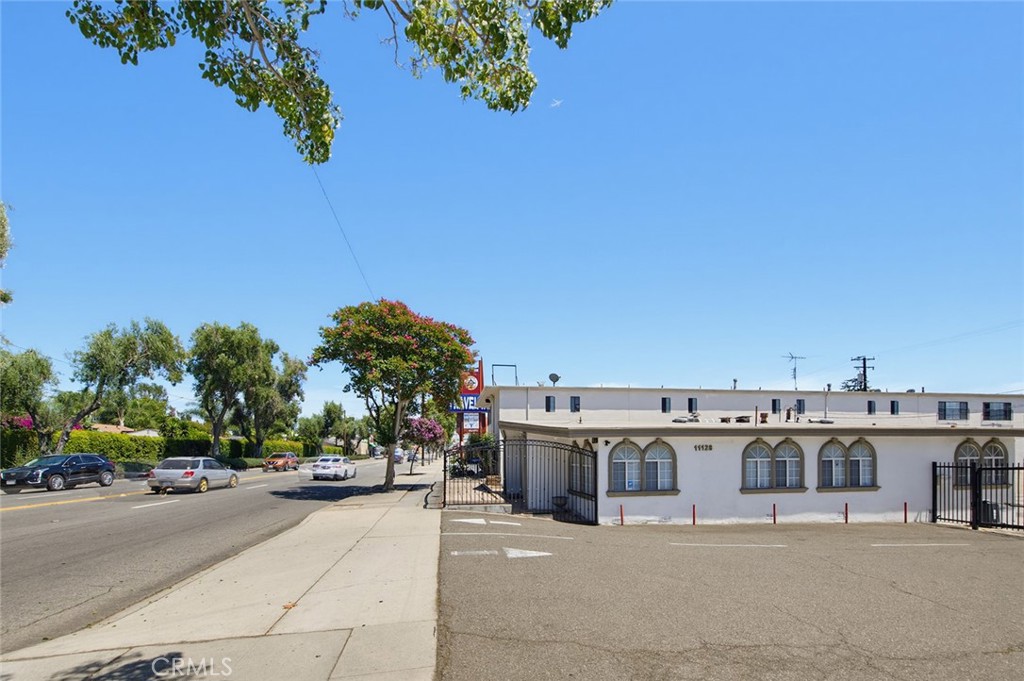 11128 Whittier Boulevard Property Photo 9