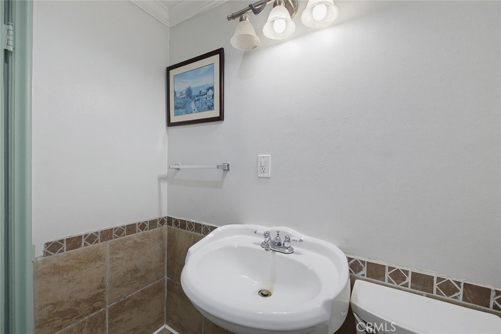 11128 Whittier Boulevard Property Photo 17