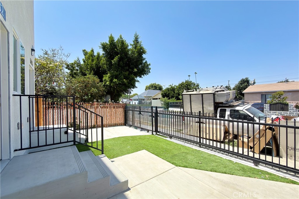 734 E 52nd Street Property Photo 3