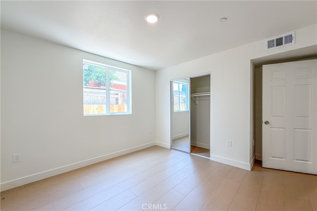 734 E 52nd Street Property Photo 4