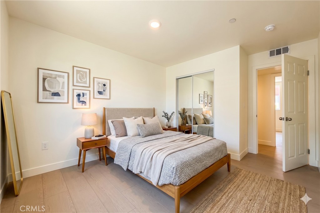 734 E 52nd Street Property Photo 10