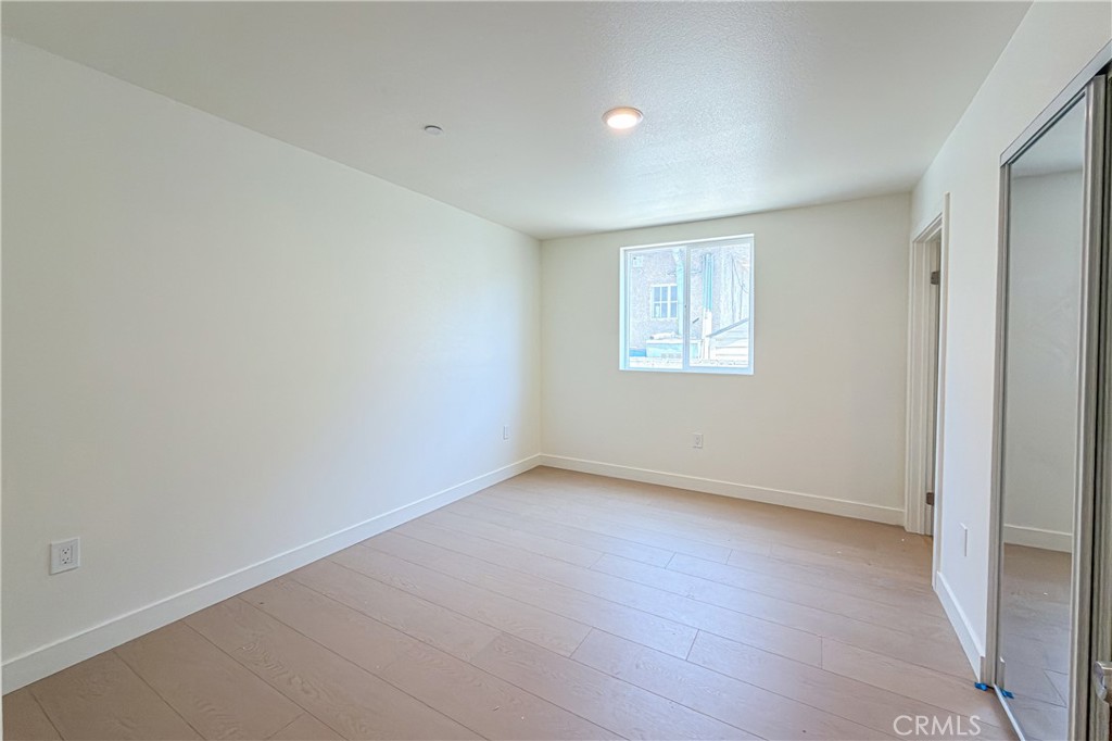 734 E 52nd Street Property Photo 12