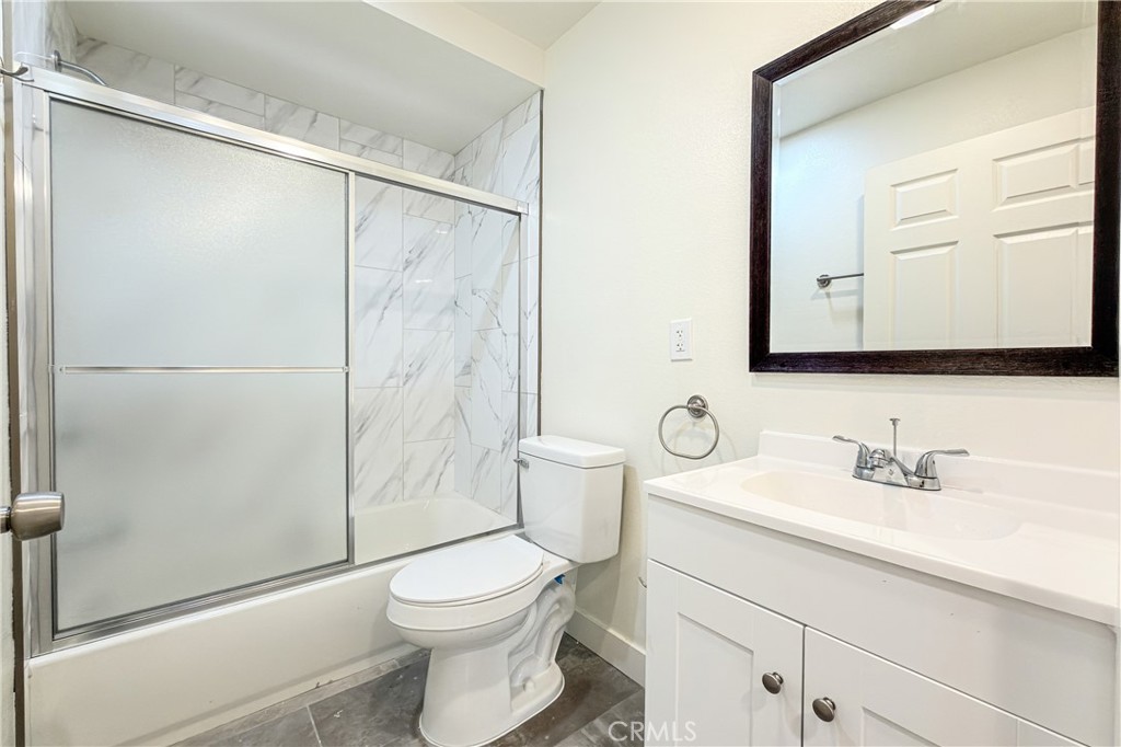 734 E 52nd Street Property Photo 13