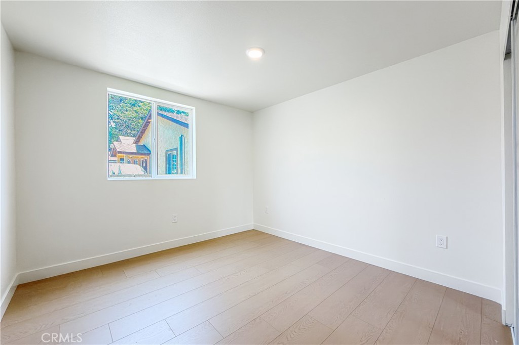 734 E 52nd Street Property Photo 14
