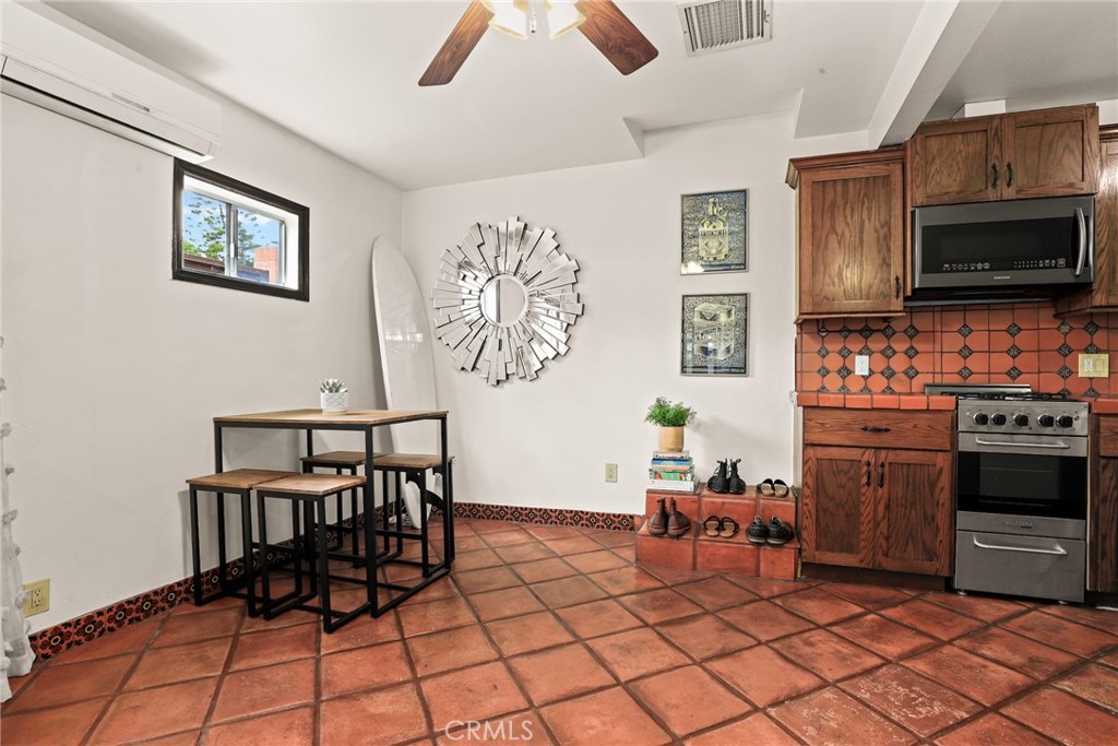11232 Oxnard Street Property Photo 33