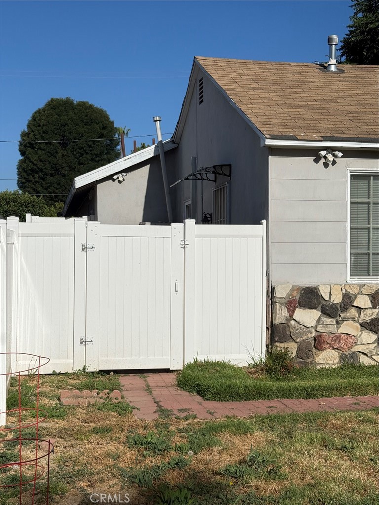 7045 Lindley Property Photo 2