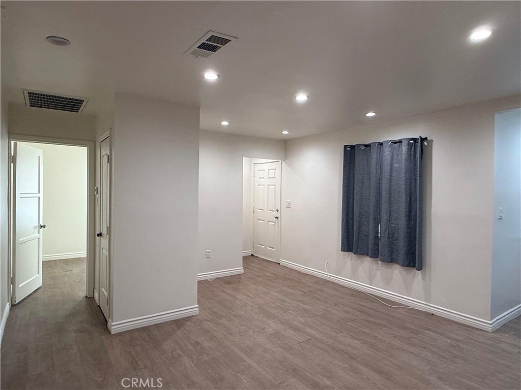 7045 Lindley Property Photo 4