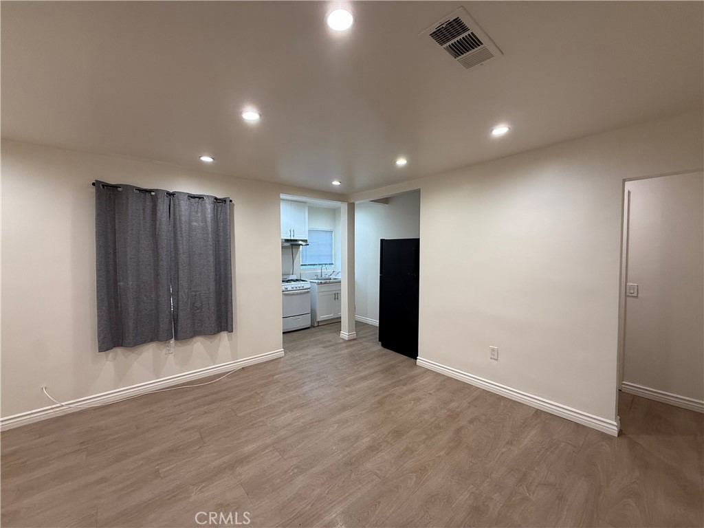 7045 Lindley Property Photo 5