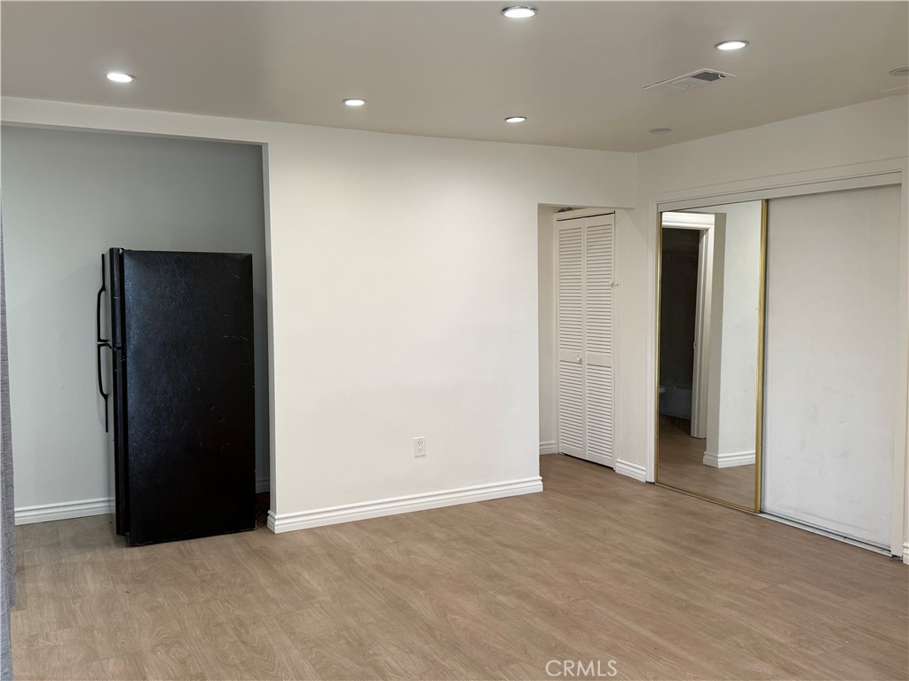 7045 Lindley Property Photo 6