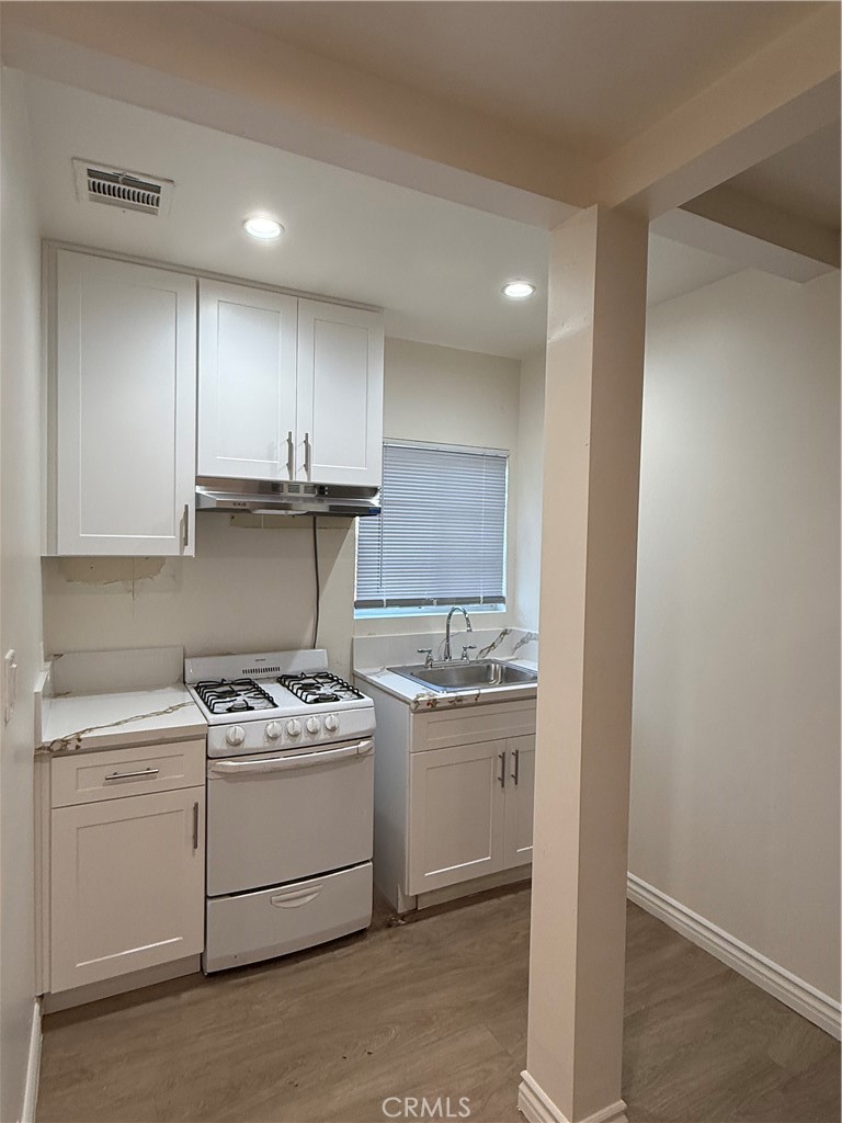 7045 Lindley Property Photo 8