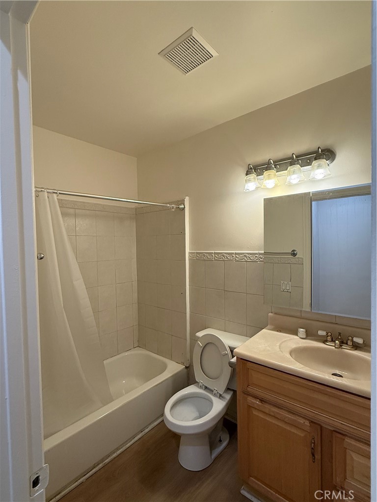 7045 Lindley Property Photo 9