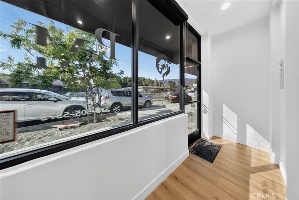 1114 W Magnolia Boulevard Property Photo 3