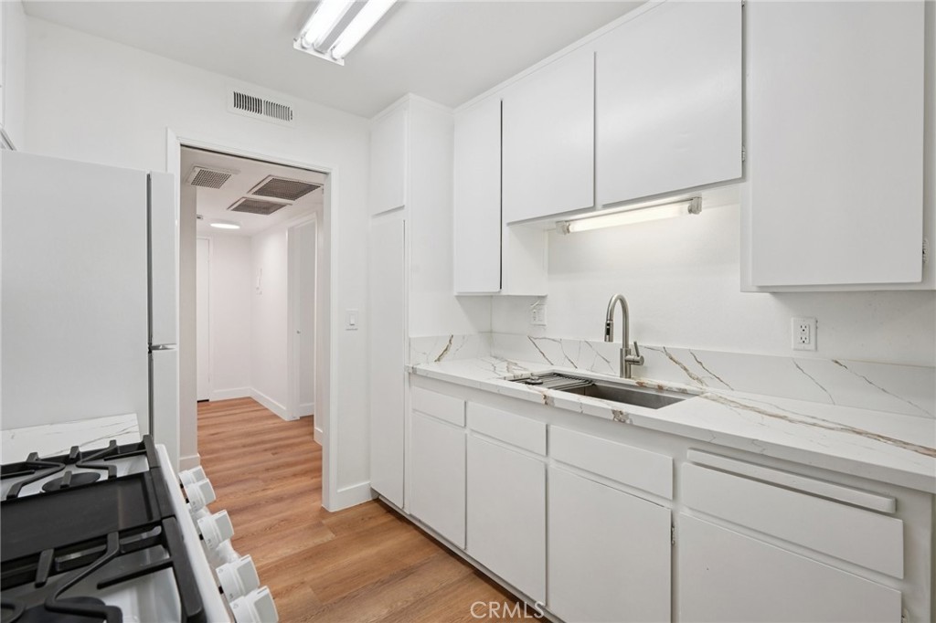 11813 Runnymede Street 27 Property Photo 6