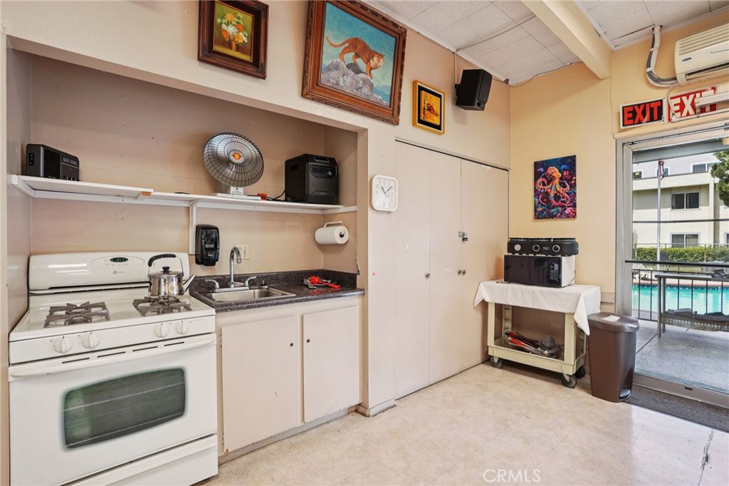 11813 Runnymede Street 27 Property Photo 25