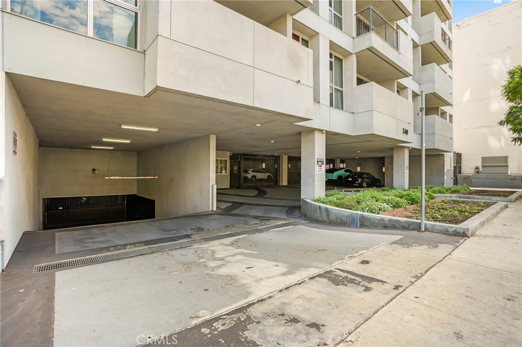 540 S Kenmore Avenue 203 Property Photo 8
