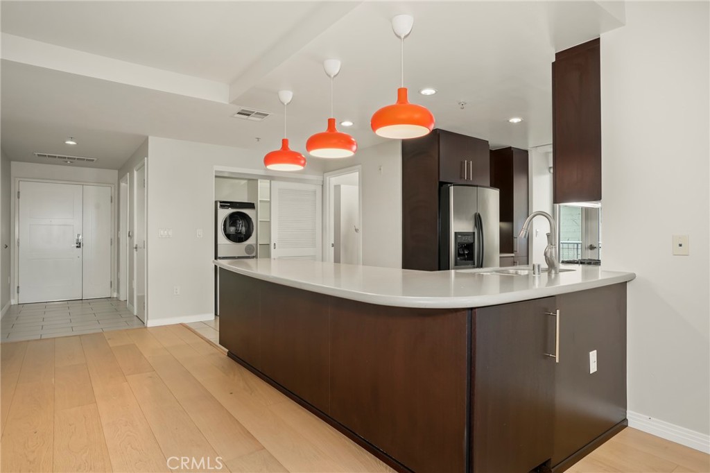 540 S Kenmore Avenue 203 Property Photo 14