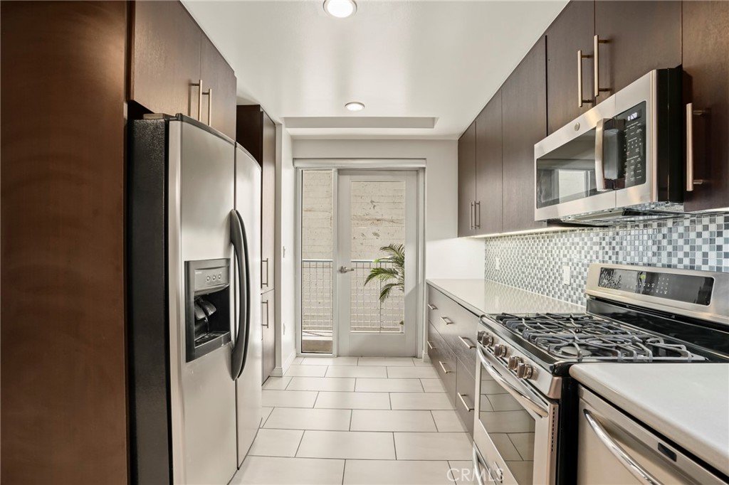 540 S Kenmore Avenue 203 Property Photo 16