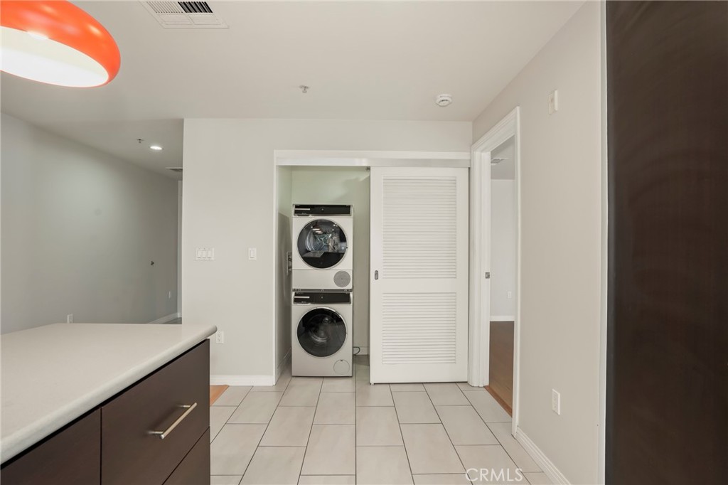 540 S Kenmore Avenue 203 Property Photo 17