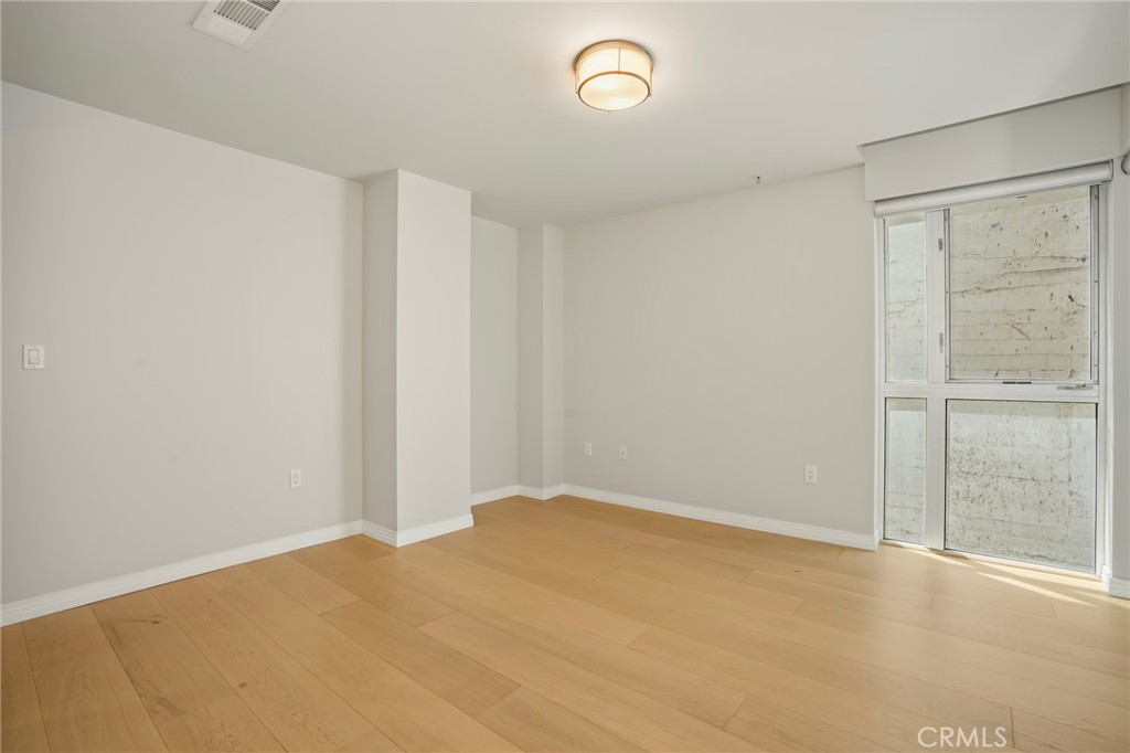 540 S Kenmore Avenue 203 Property Photo 20