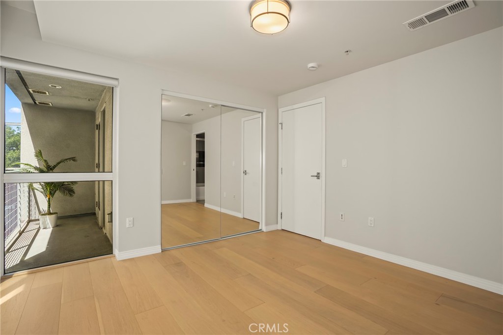 540 S Kenmore Avenue 203 Property Photo 21