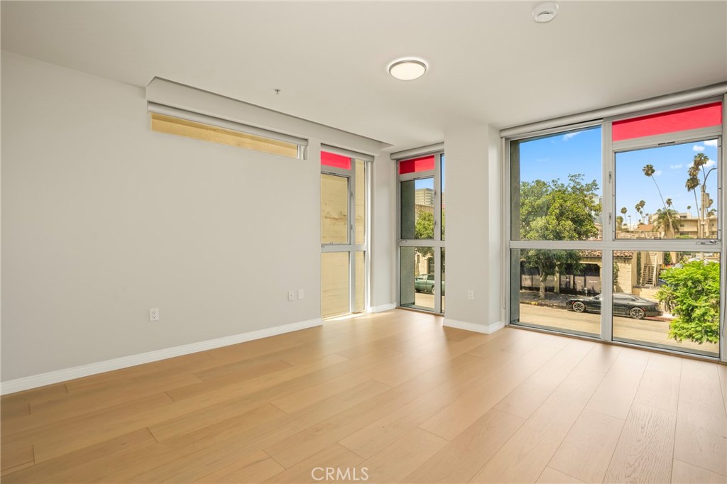 540 S Kenmore Avenue 203 Property Photo 23