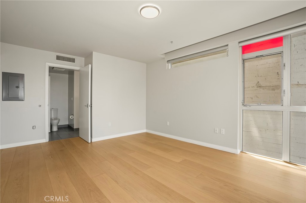 540 S Kenmore Avenue 203 Property Photo 25