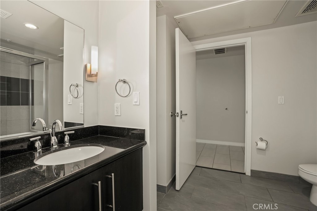 540 S Kenmore Avenue 203 Property Photo 27