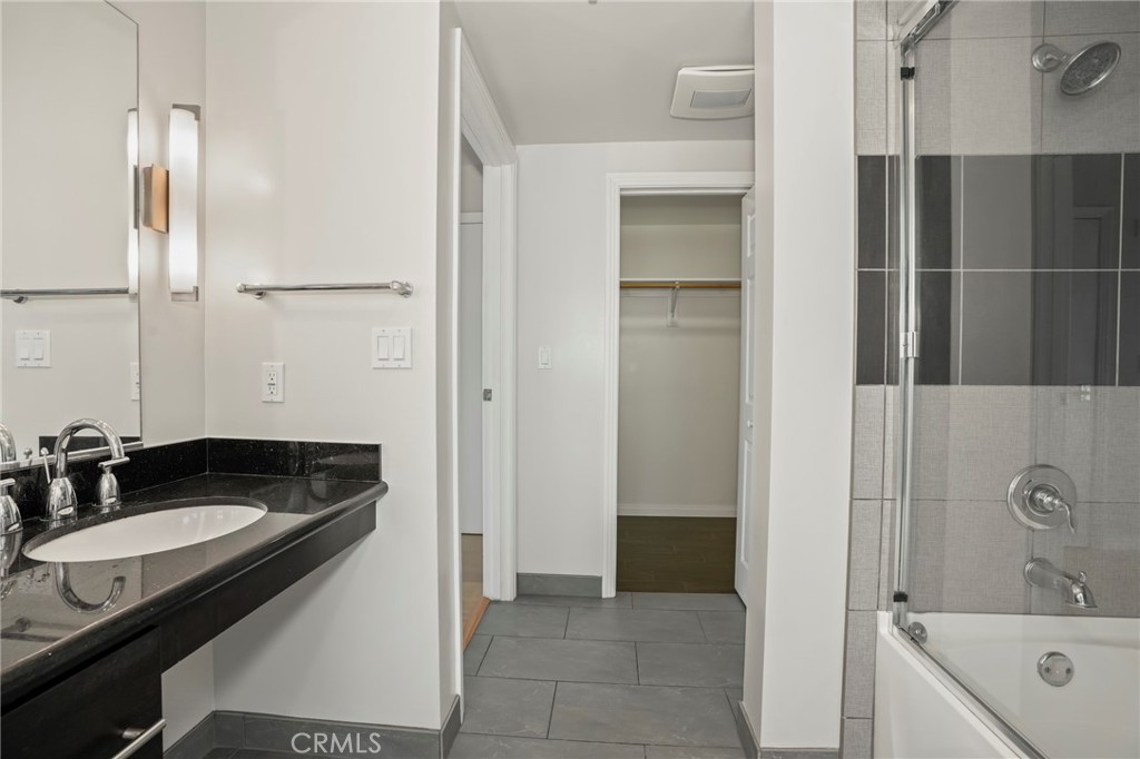 540 S Kenmore Avenue 203 Property Photo 29