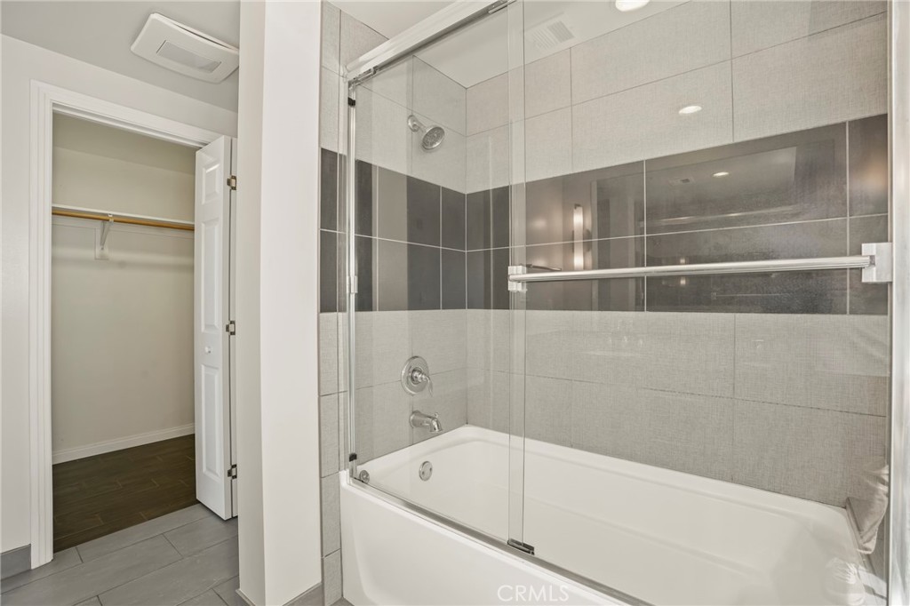 540 S Kenmore Avenue 203 Property Photo 30