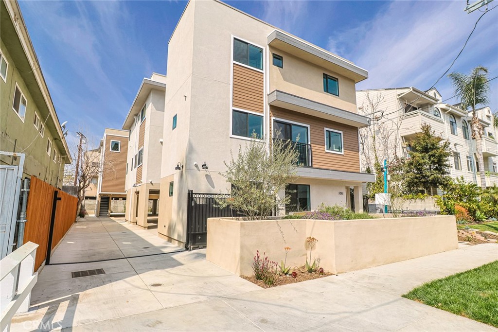 5257 Harmony Property Photo 1