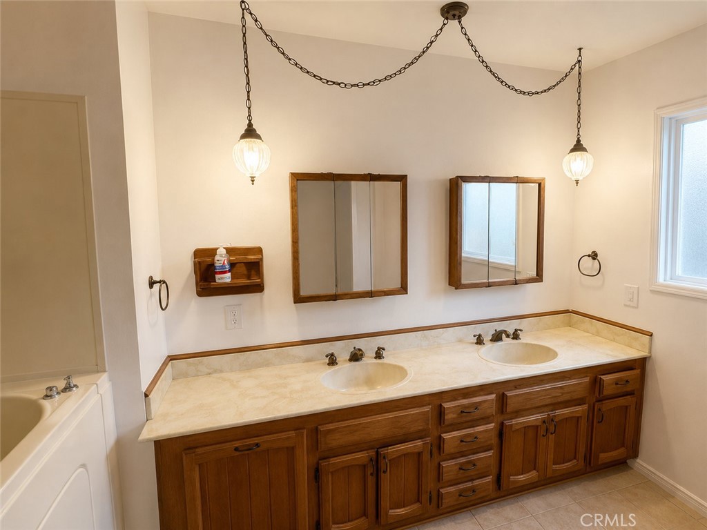 331 N Reese Property Photo 12