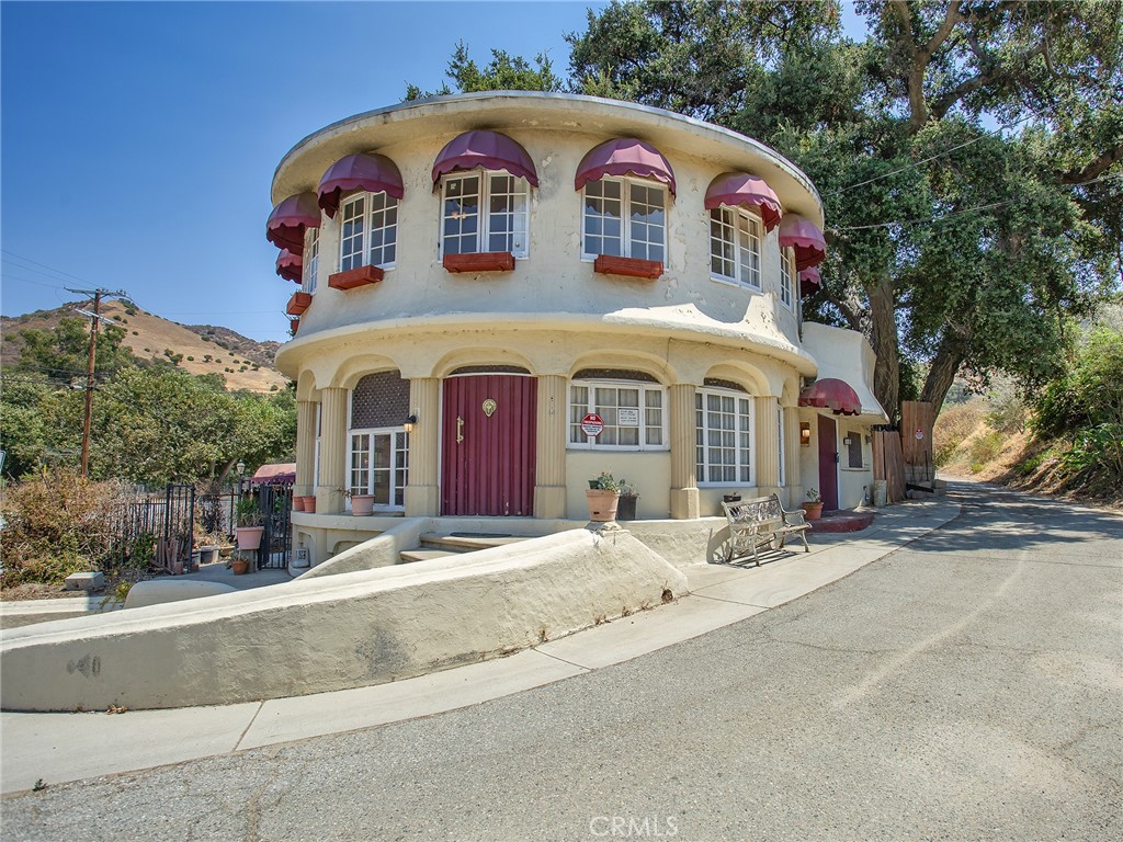 8618 La Tuna Canyon Road Property Photo 2