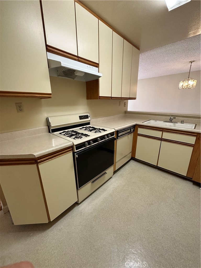 420 Milford Street Property Photo 15