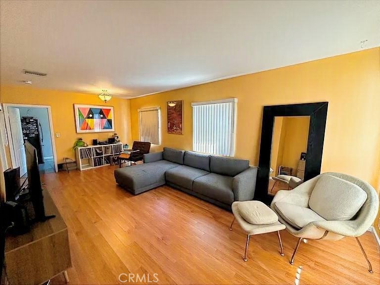 3803 Seneca Avenue Property Photo 9