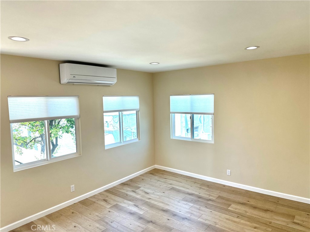 3803 Seneca Avenue Property Photo 11