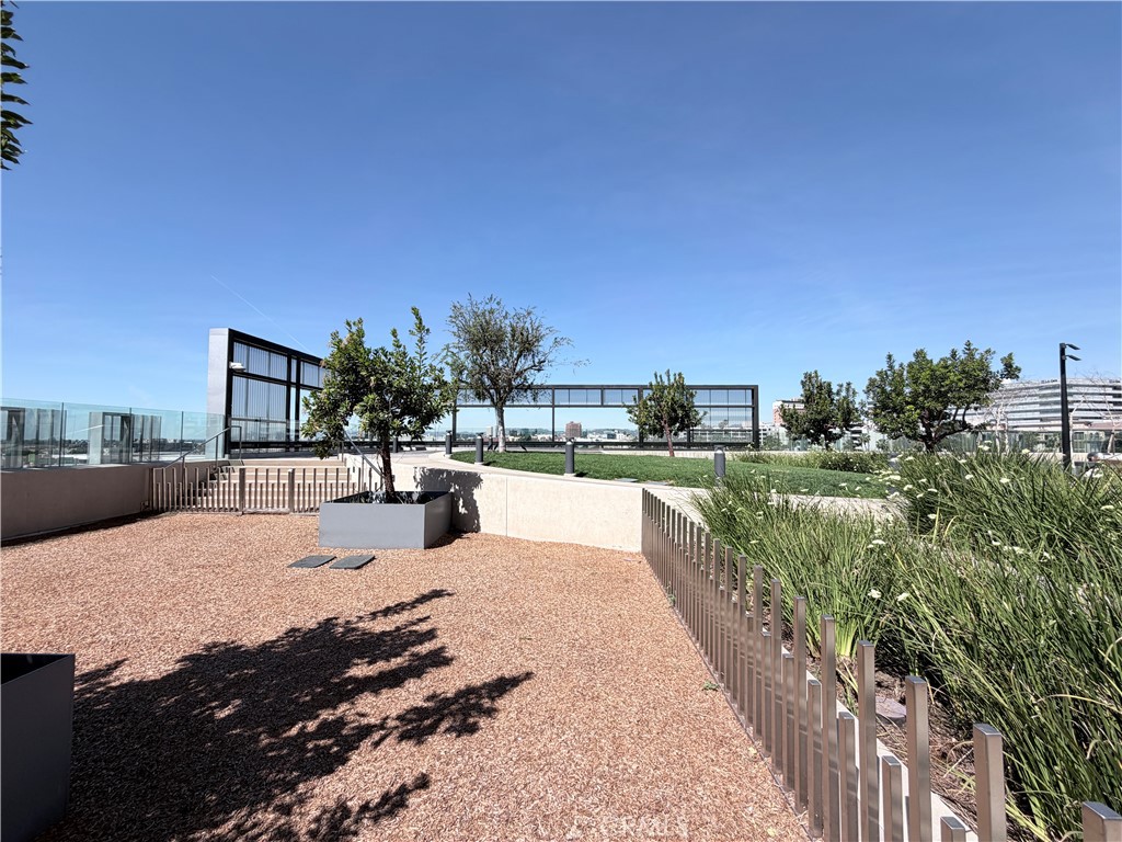 889 Francisco Street 3105 Property Photo 6