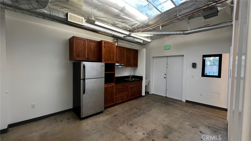 3505 W Beverly Boulevard Property Photo 8