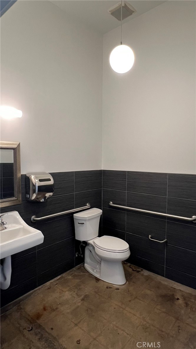 3505 W Beverly Boulevard Property Photo 13