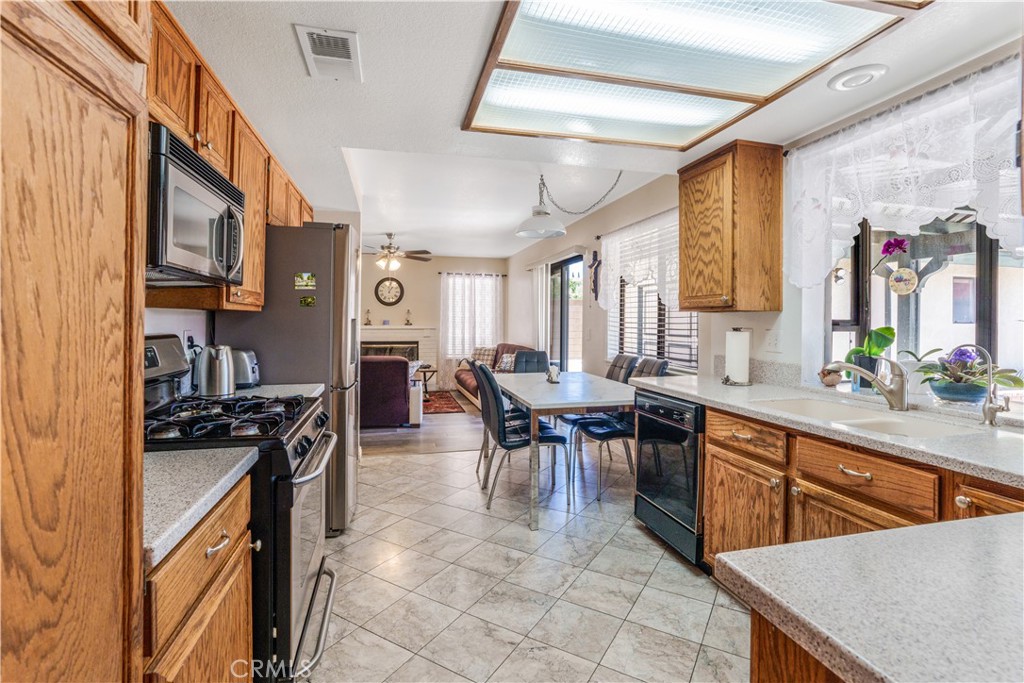 2102 Redrock Ct Property Photo 10